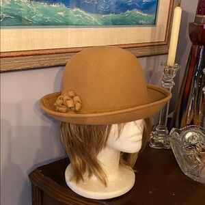 Tan color Georgi brand Round style hat in good condition with decor